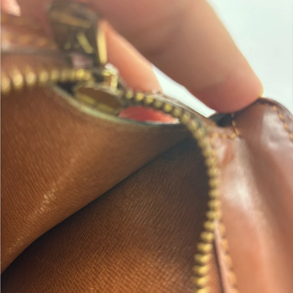 Louis Vuitton Vintage Pochette Clutch - Picture 7 of 14